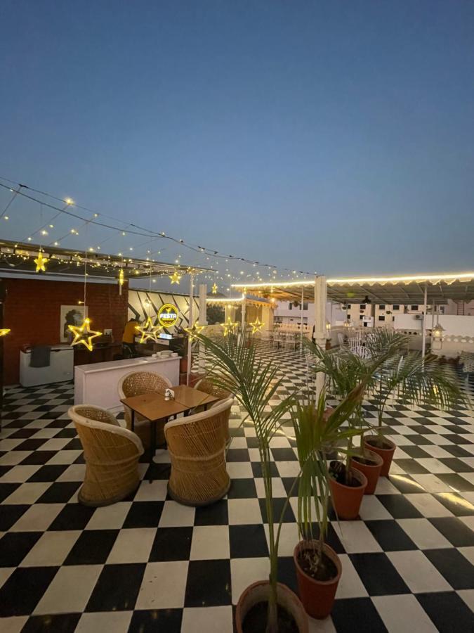 Hotel Tree Of Heaven Udaipur Bagian luar foto